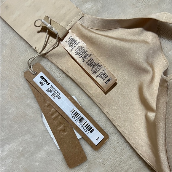 🍄‍🟫SKIMS Ultimate Nipple Push Up Bra in Sand - Picture 6 of 8